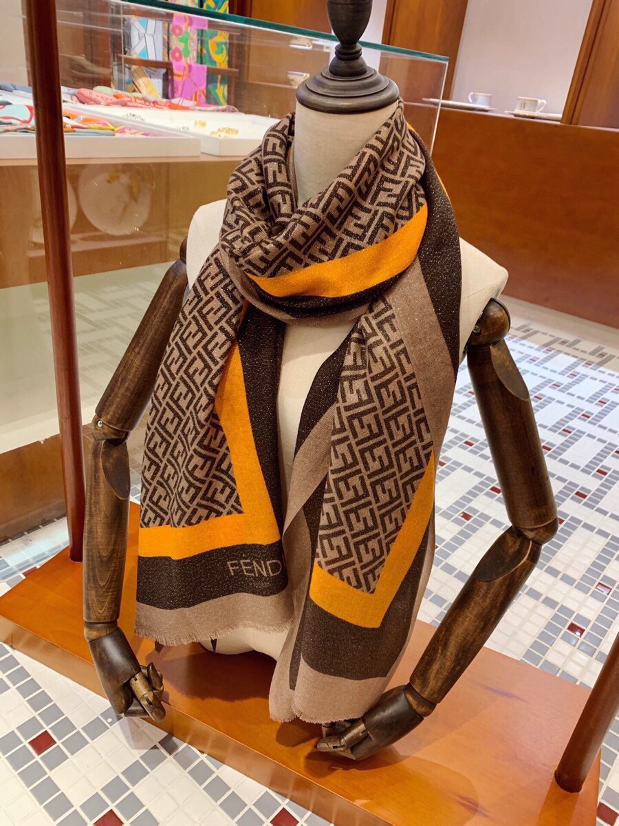 Streetwear Scarf FENDI 329000 SIZE:100*200cm - vstockx