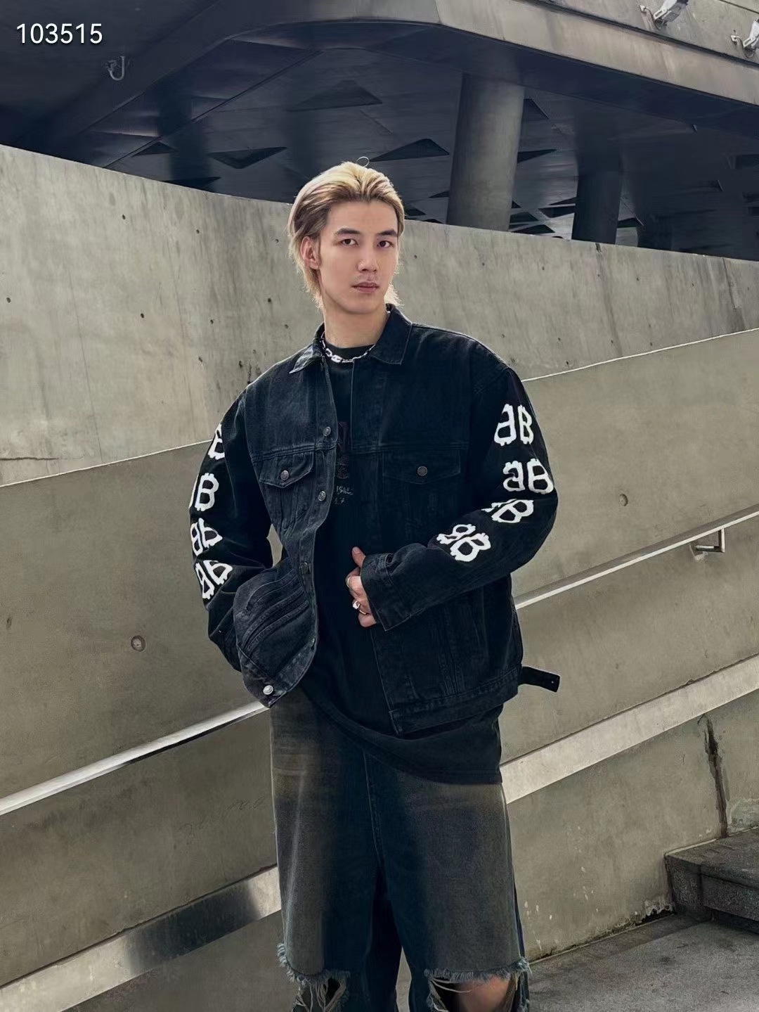 Clothes Balenciaga 136 - vstockx