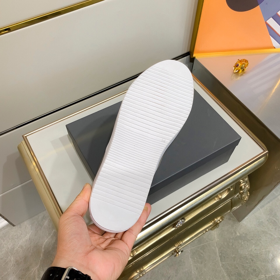 Thom Browne Low Top Sneaker 20 - vstockx
