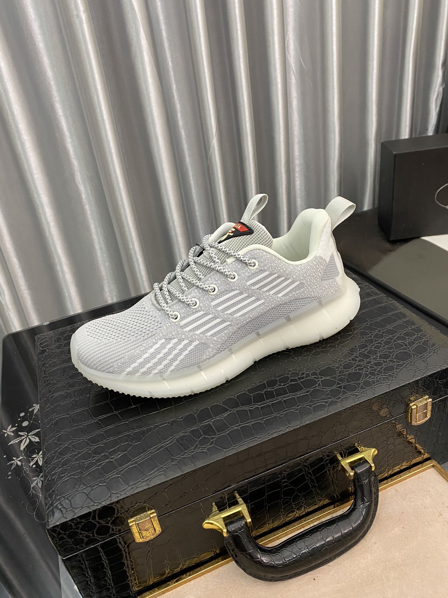 Prada Low Top sneaker 19 - vstockx