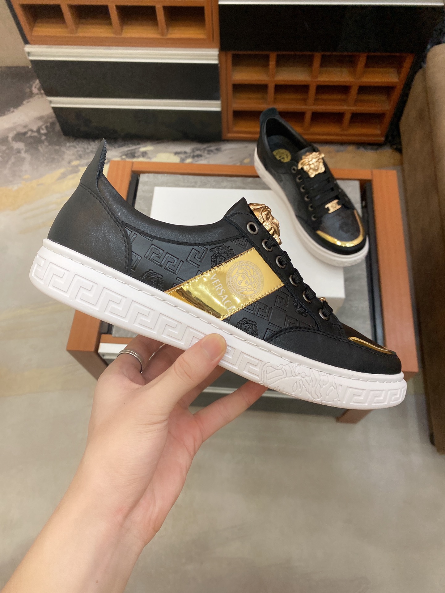 Versace Greca Sneaker 11 - vstockx