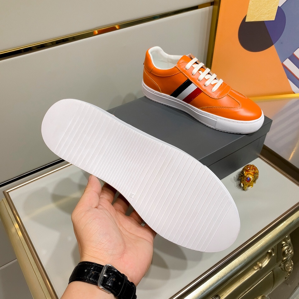 Thom Browne Low Top Sneaker 18 - vstockx