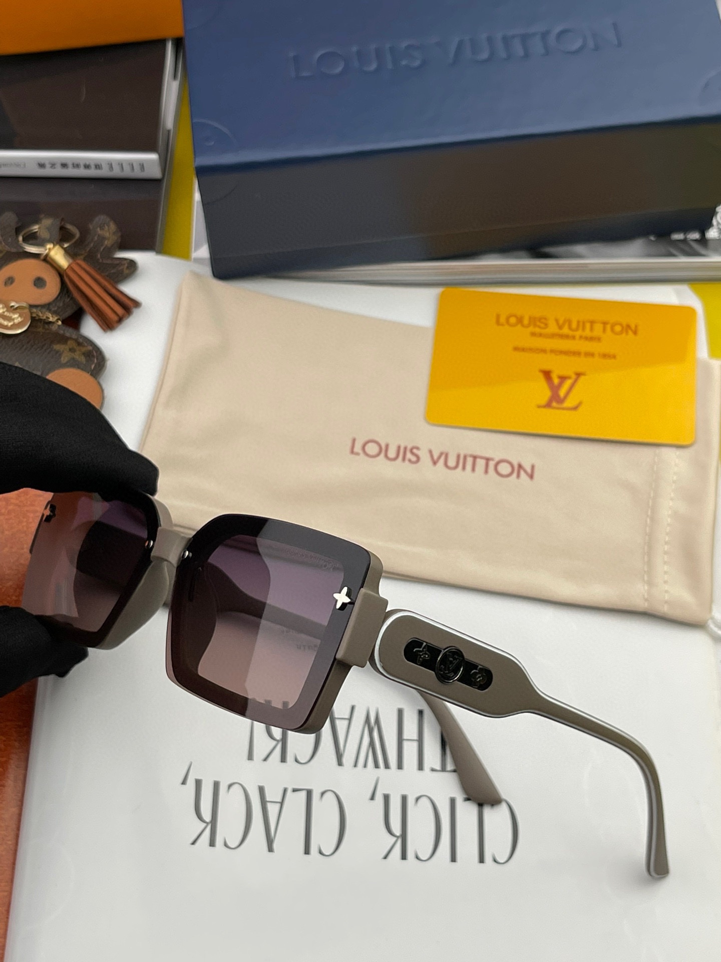 Sunglasses Louis Vuitton L6771 - vstockx