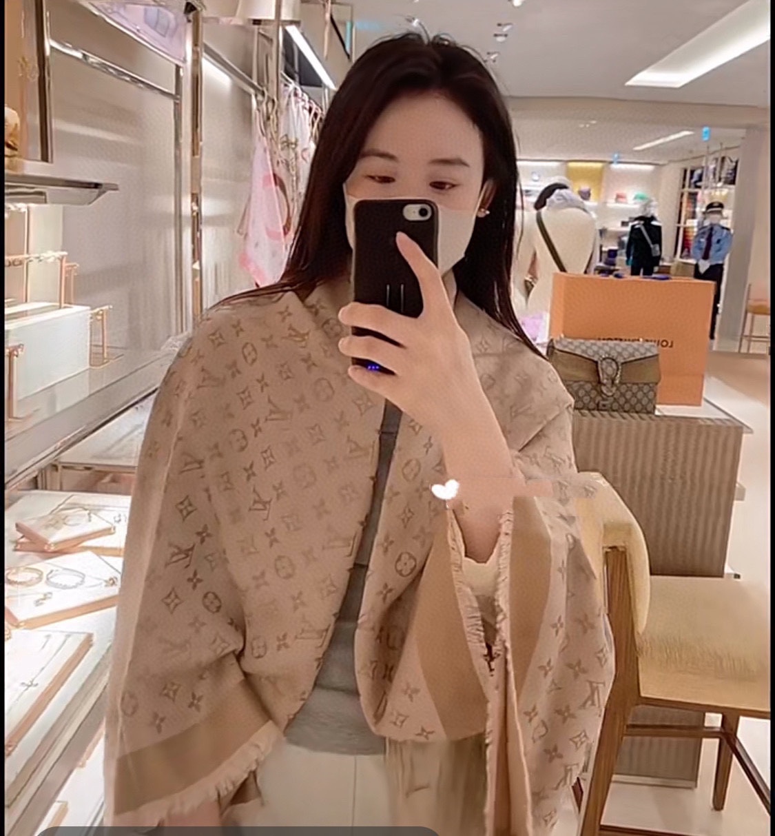 Streetwear Scarf LV 328943 SIZE:140*140cm - vstockx