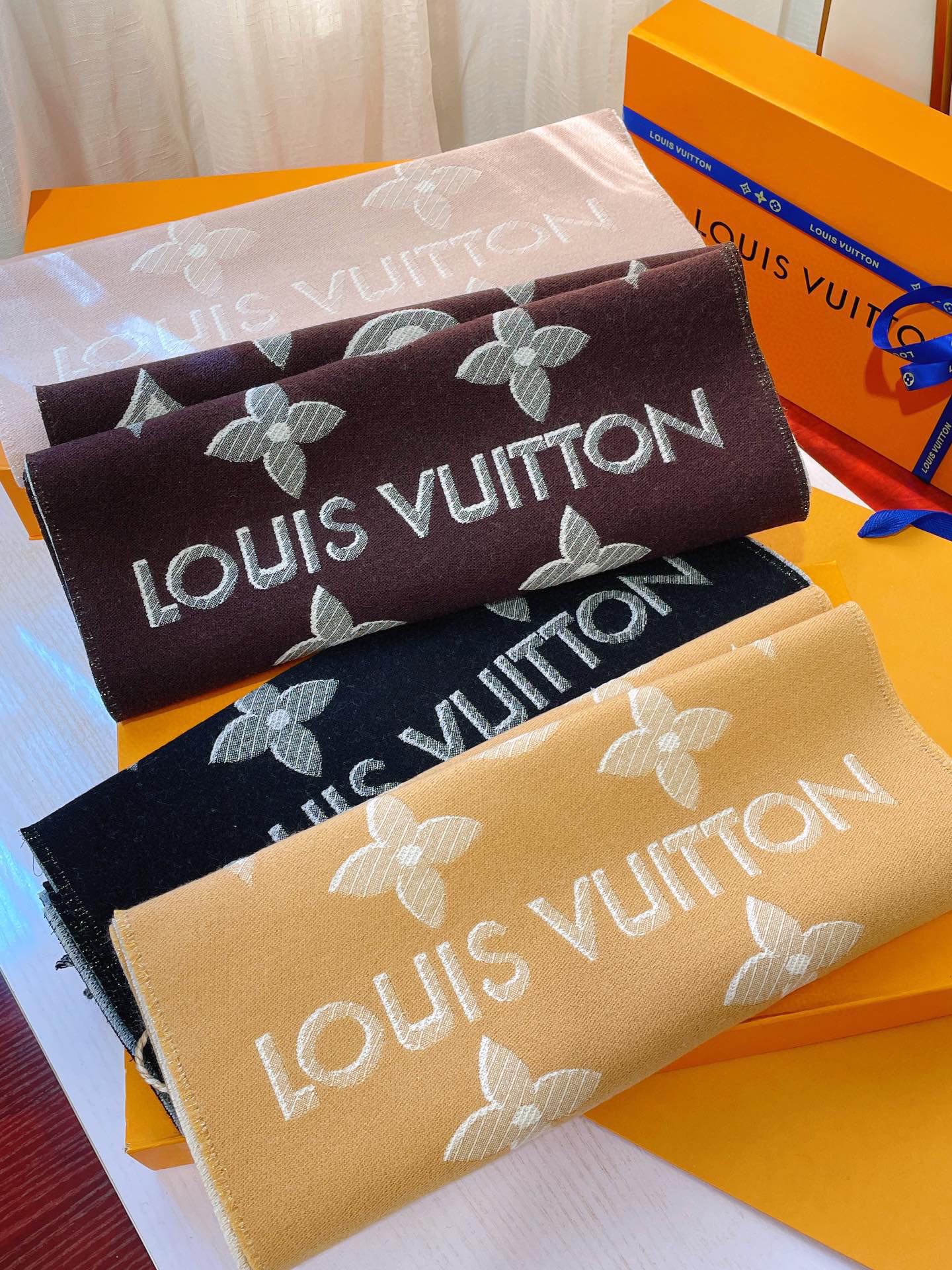 Streetwear Scarf LV 328724 SIZE:32*180cm - vstockx