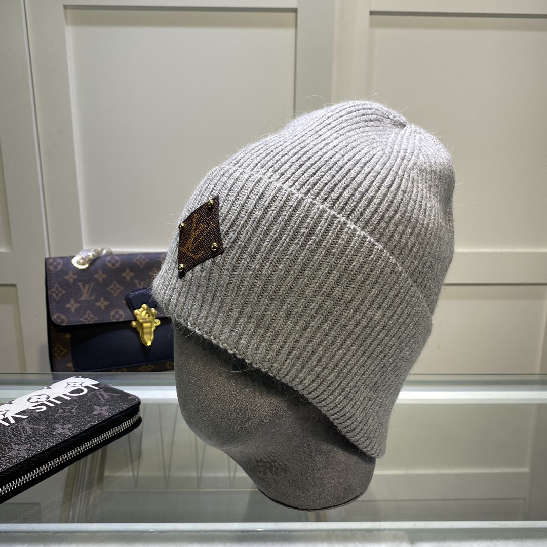 Hat & Scarf Louis Vuitton 3 - vstockx