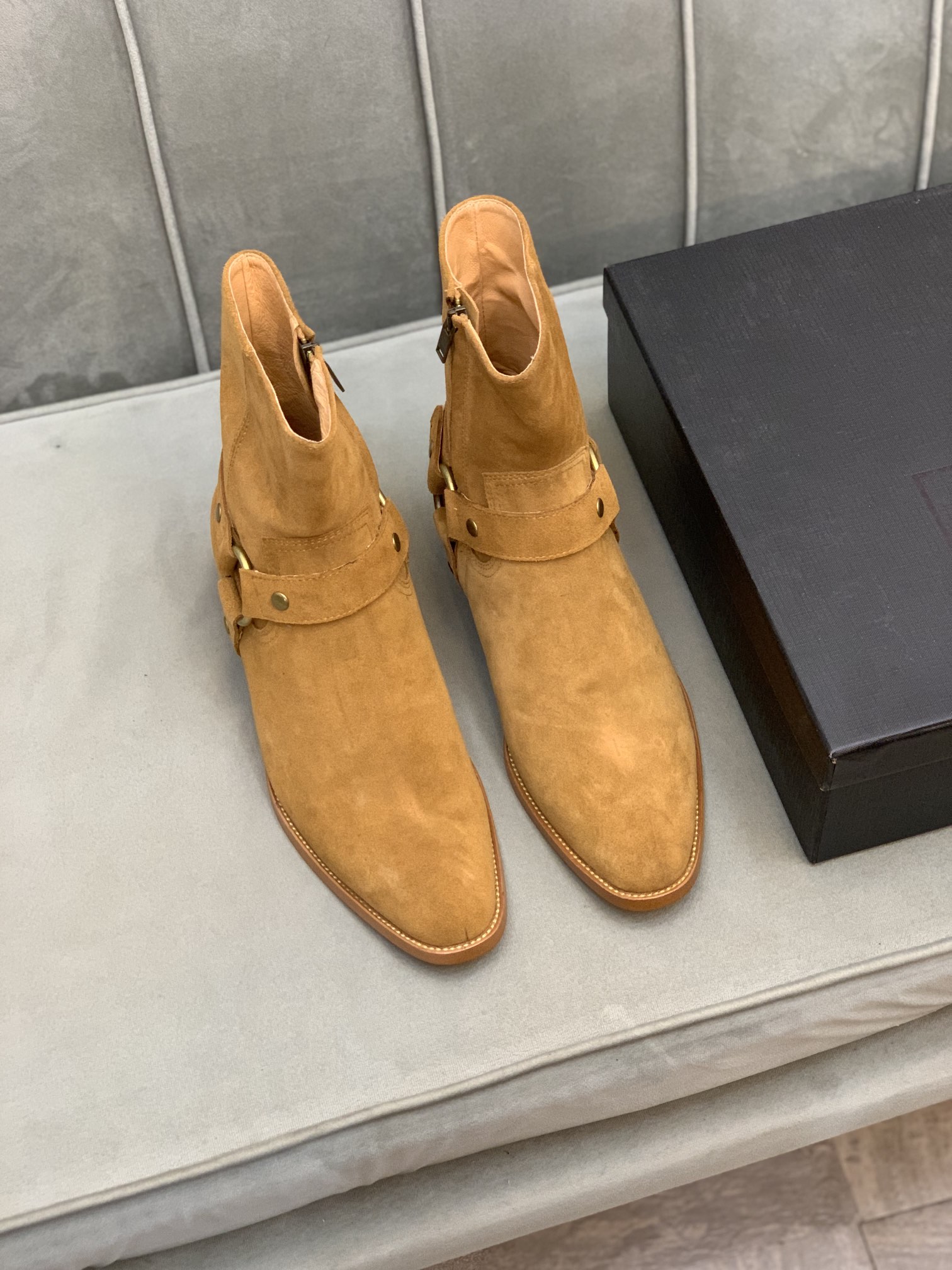 Saint Laurent Boots 1 - vstockx