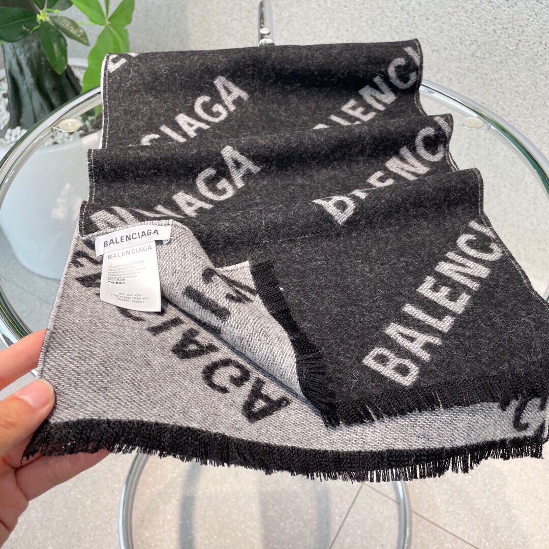 Streetwear Scarf BURBERRY 329064 size�?2*180cm - vstockx