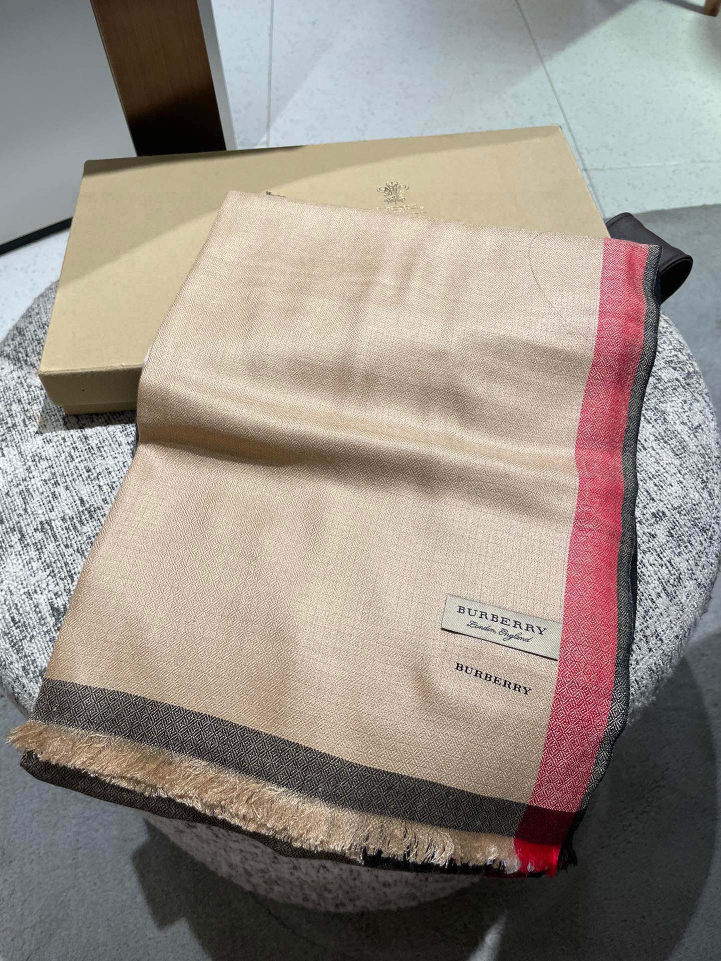 Streetwear Scarf BURBERRY 328948 size�?0*200cm - vstockx