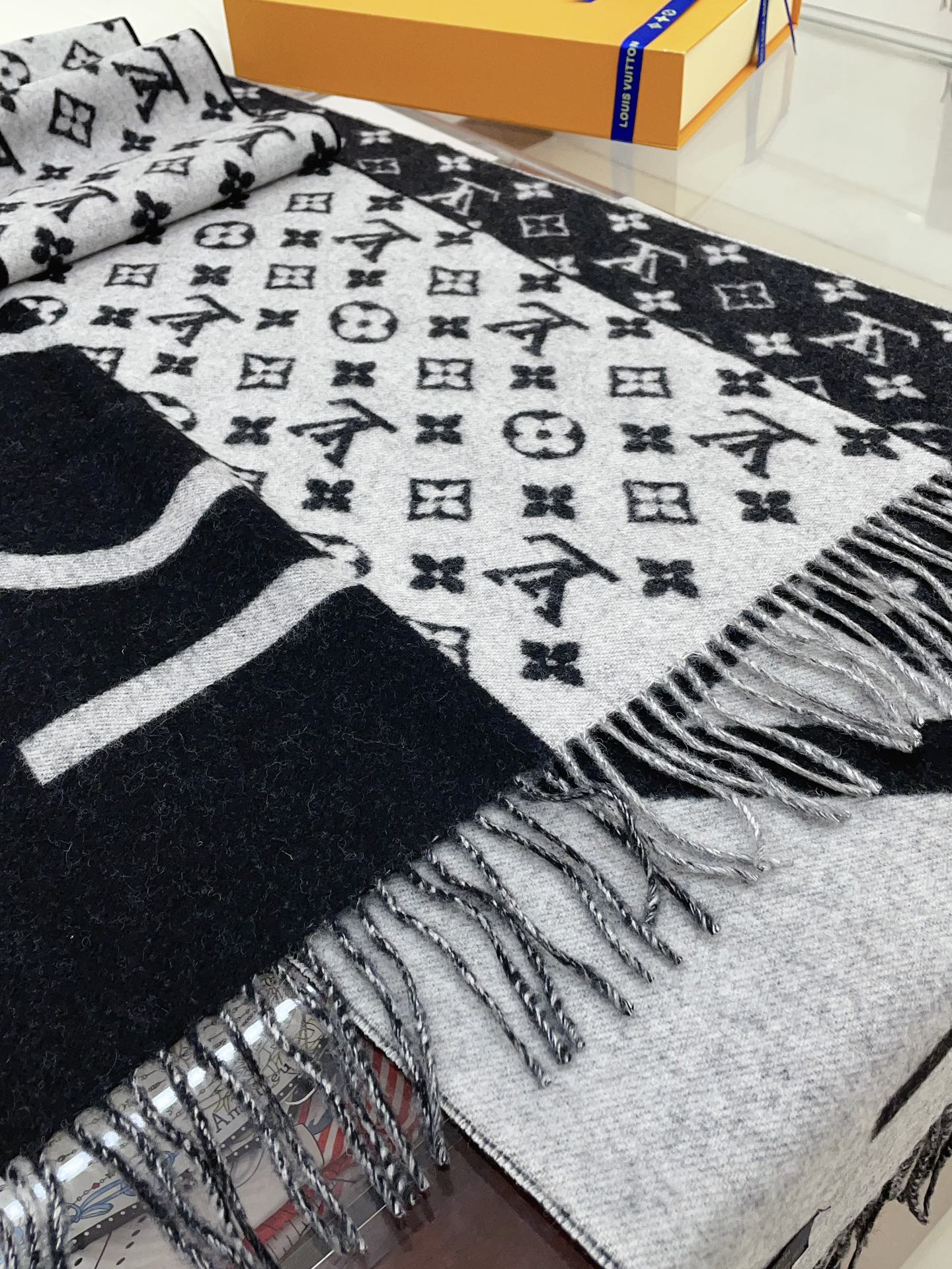 Streetwear Scarf LV 328862 SIZE:45*210cm - vstockx