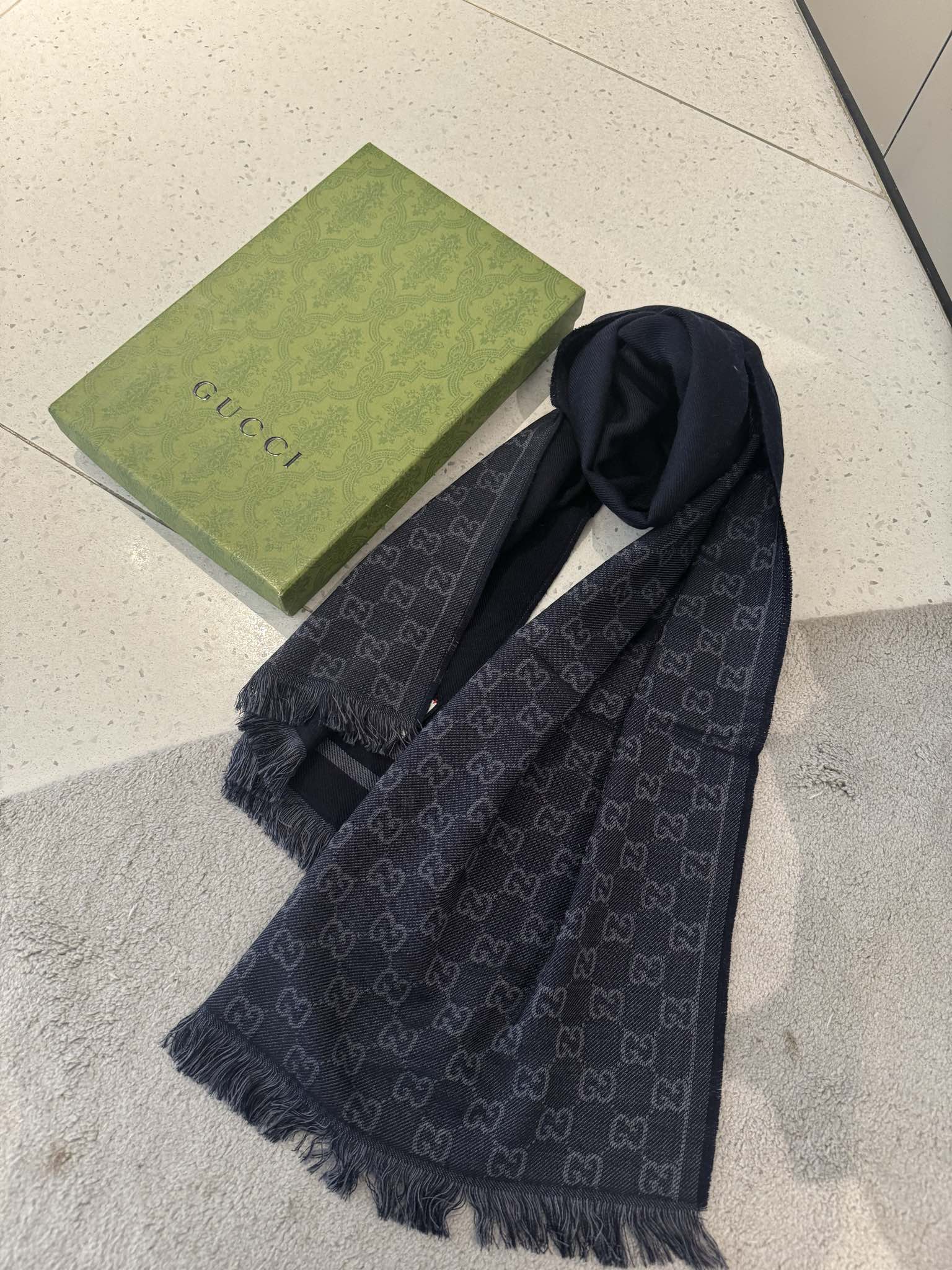 Streetwear Scarf GUCCI 328959 SIZE:55x190cm - vstockx