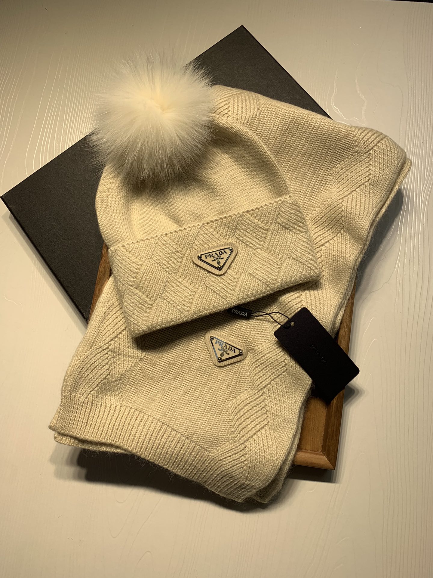 Hat & Scarf Prada 2 - vstockx