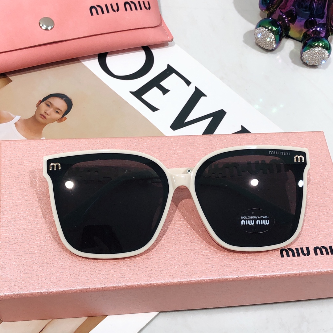 sunglasses Miu Miu SMU030N SIZE:65-14-145 - vstockx
