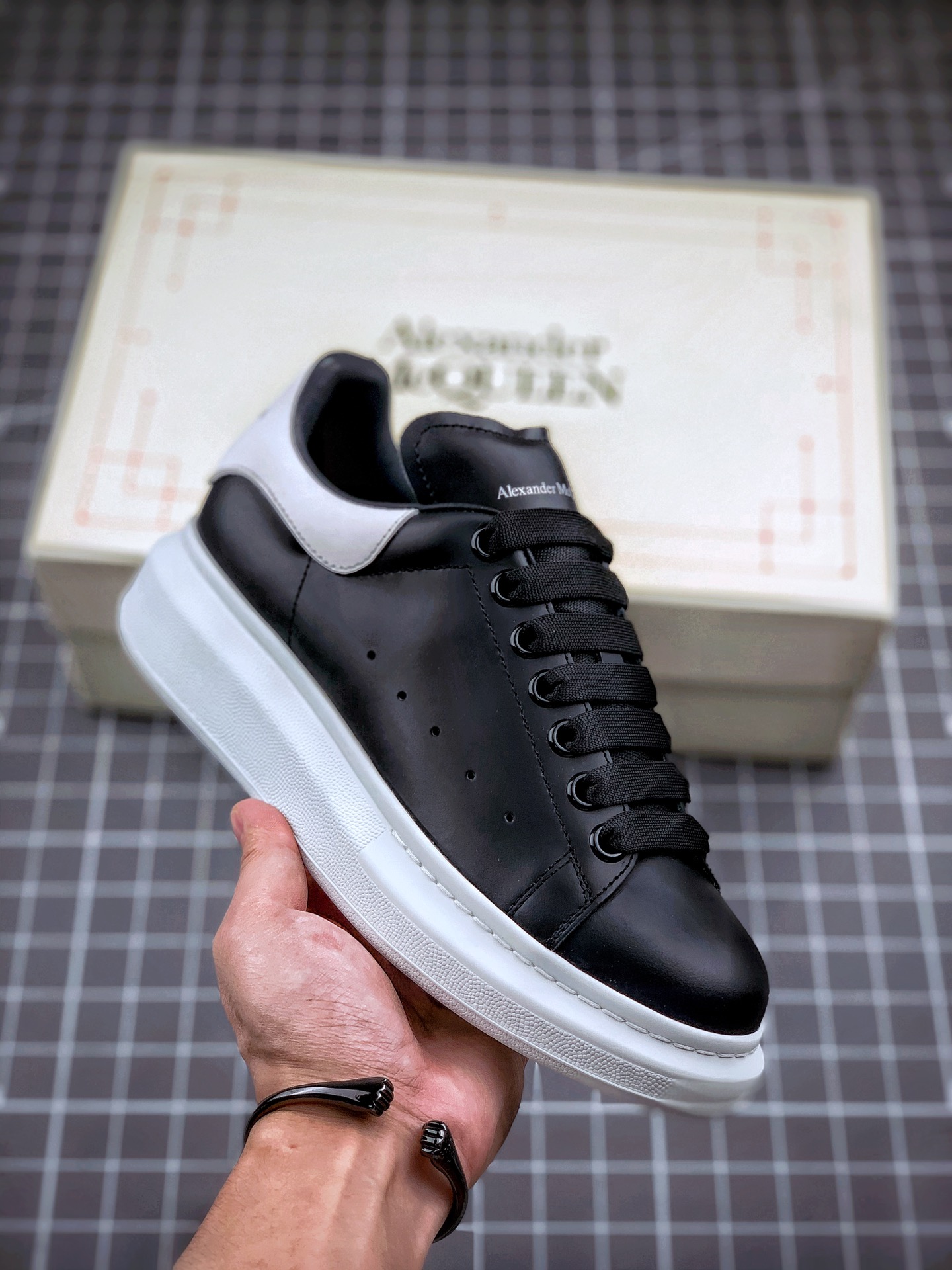 Alexander McQueen Oversized Black White - vstockx