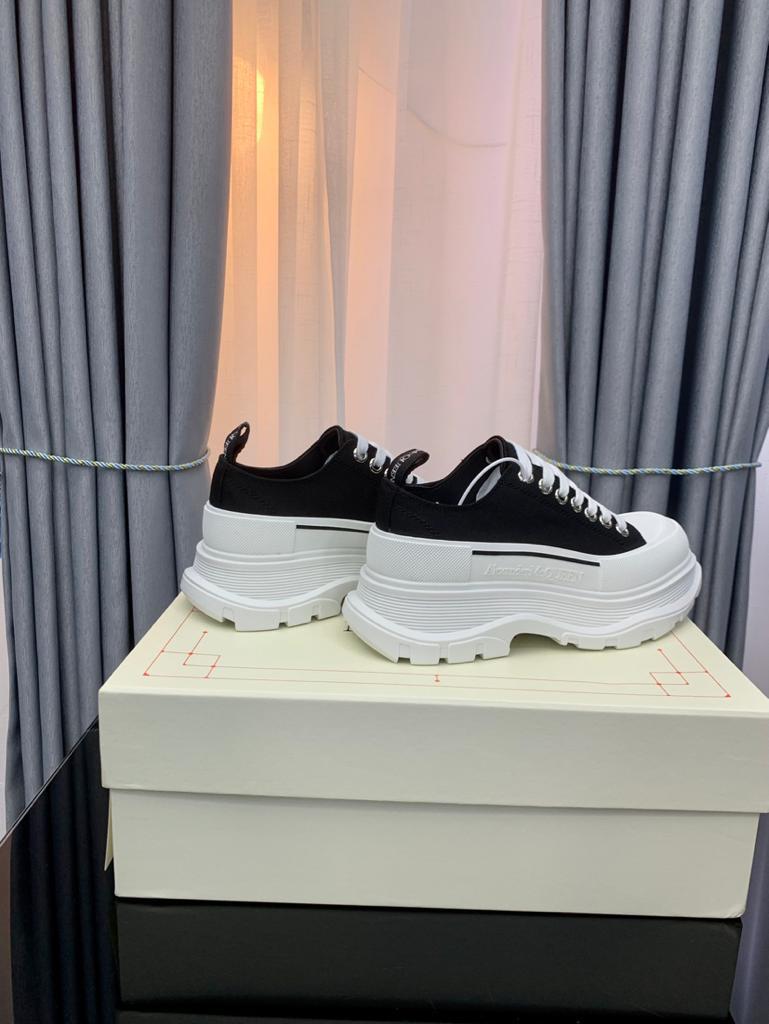 Alexander McQueen Tread Slick Low Lace Up Black White - vstockx
