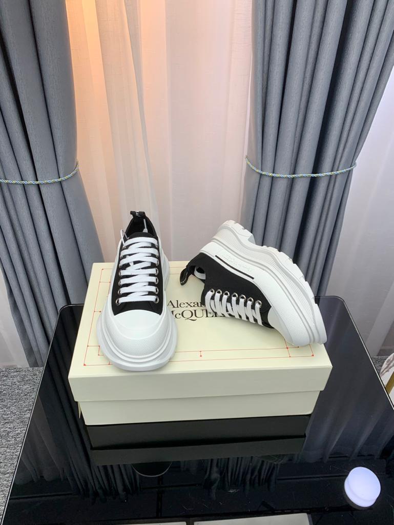 Alexander McQueen Tread Slick Low Lace Up Black White - vstockx