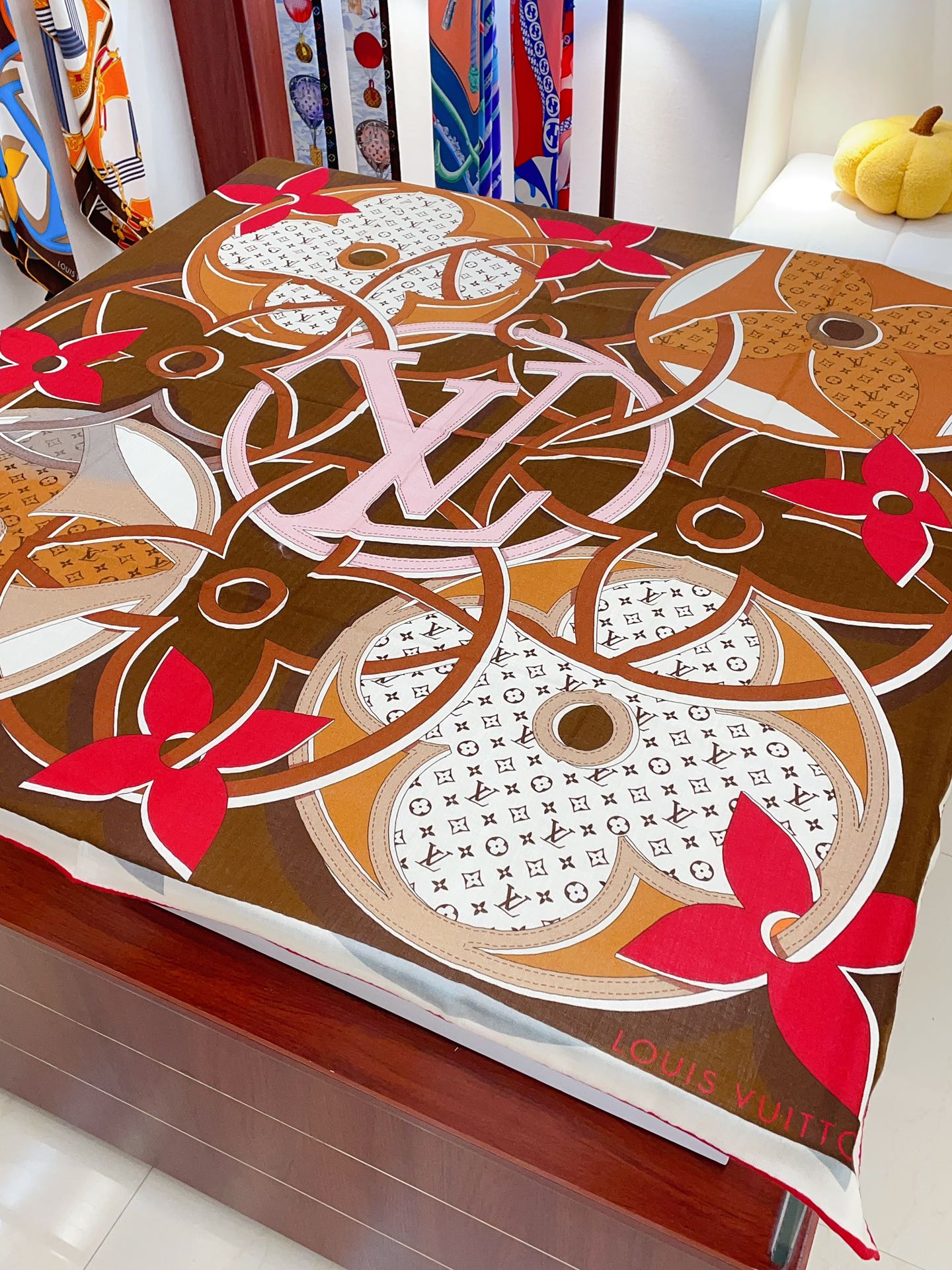 Streetwear Scarf LV 328778 SIZE:135*135cm - vstockx