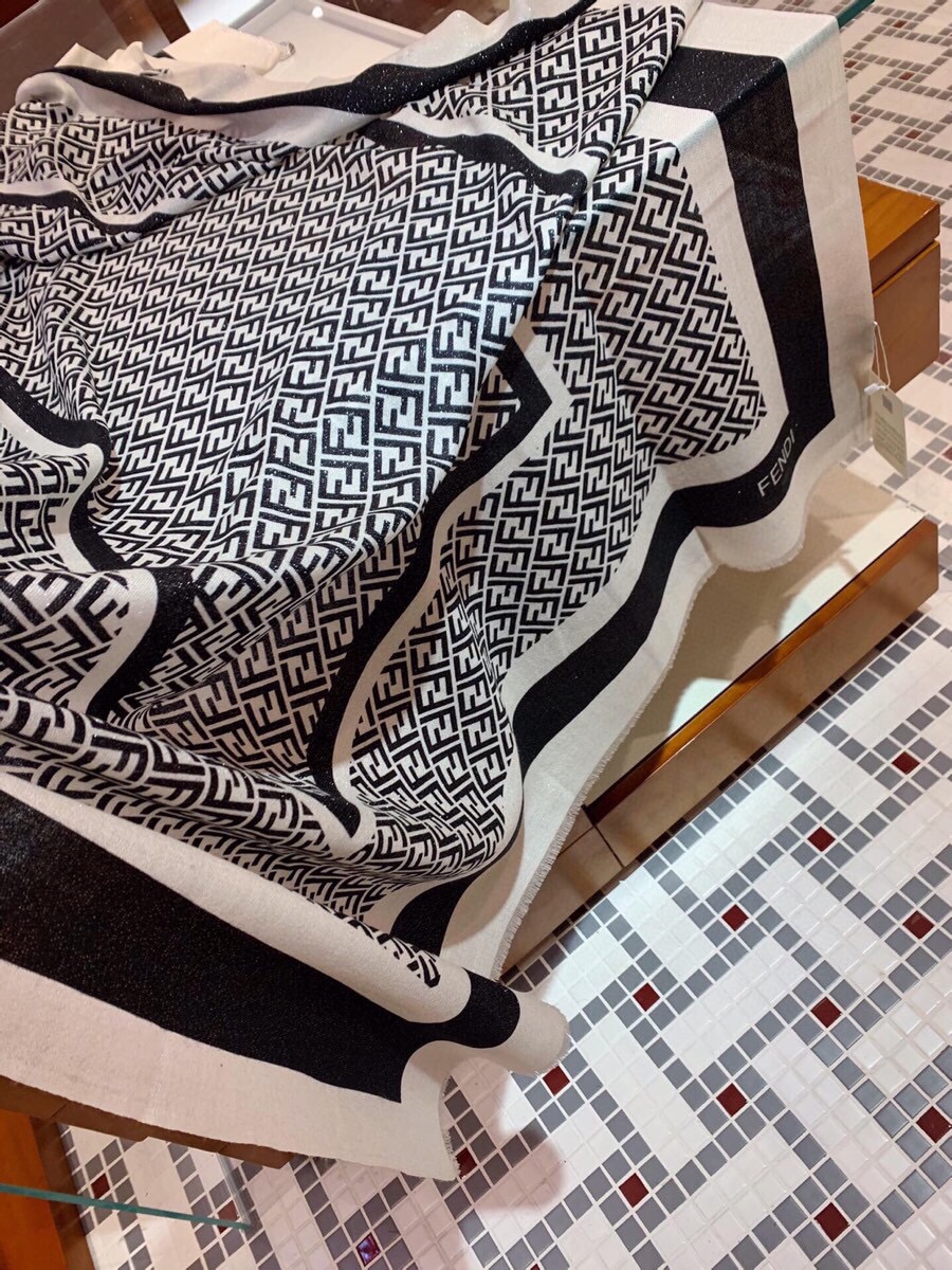 Streetwear Scarf FENDI 329001 SIZE:90cm*90cm - vstockx