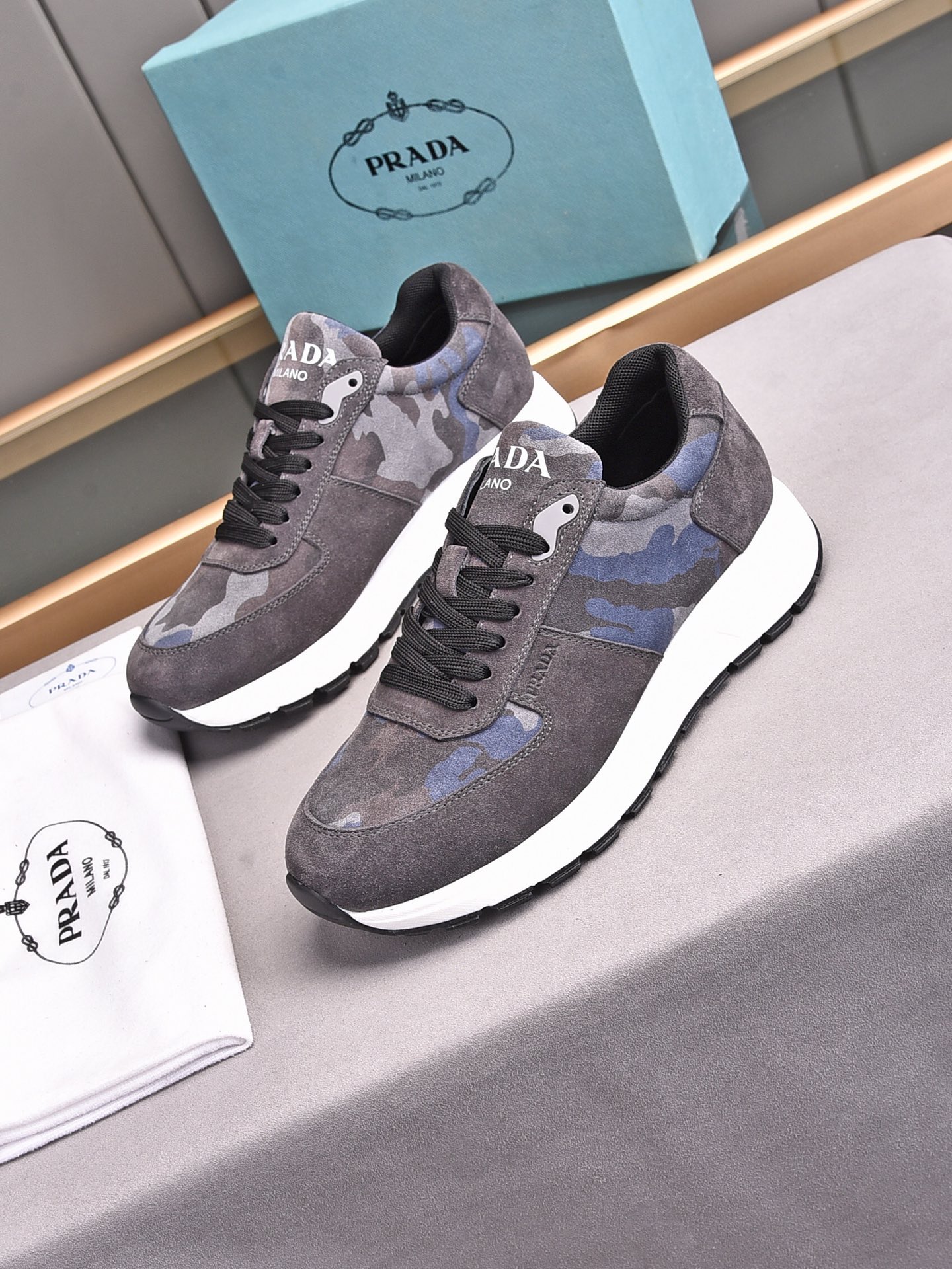 Prada Low Top sneaker 29 - vstockx