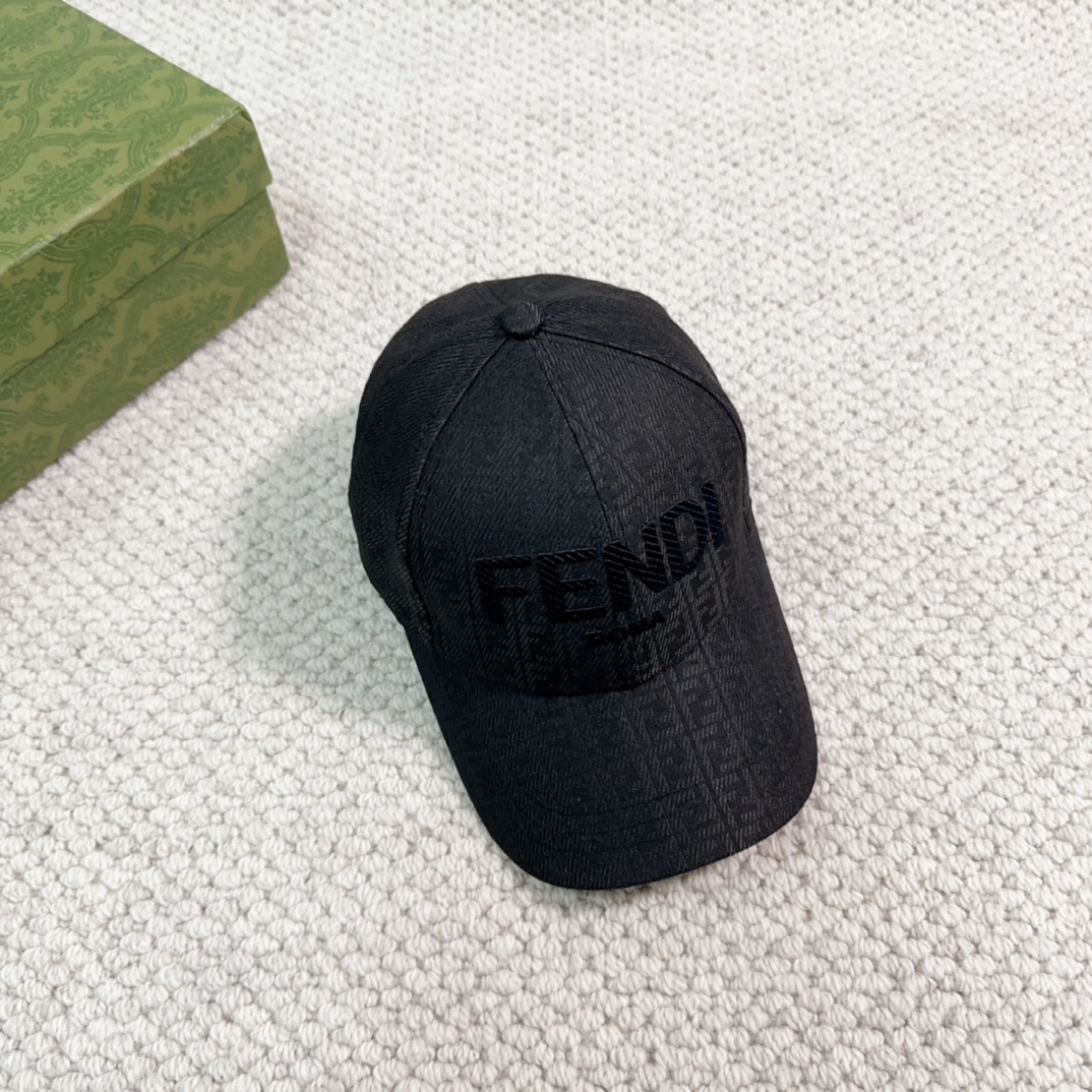 Streetwear Hat Fendi 329353 - vstockx