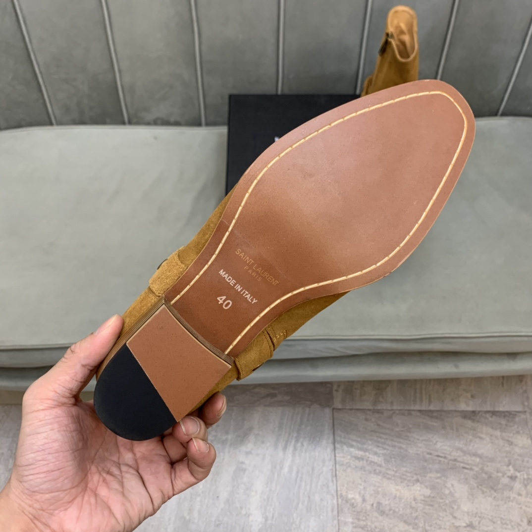 Saint Laurent Boots 1 - vstockx