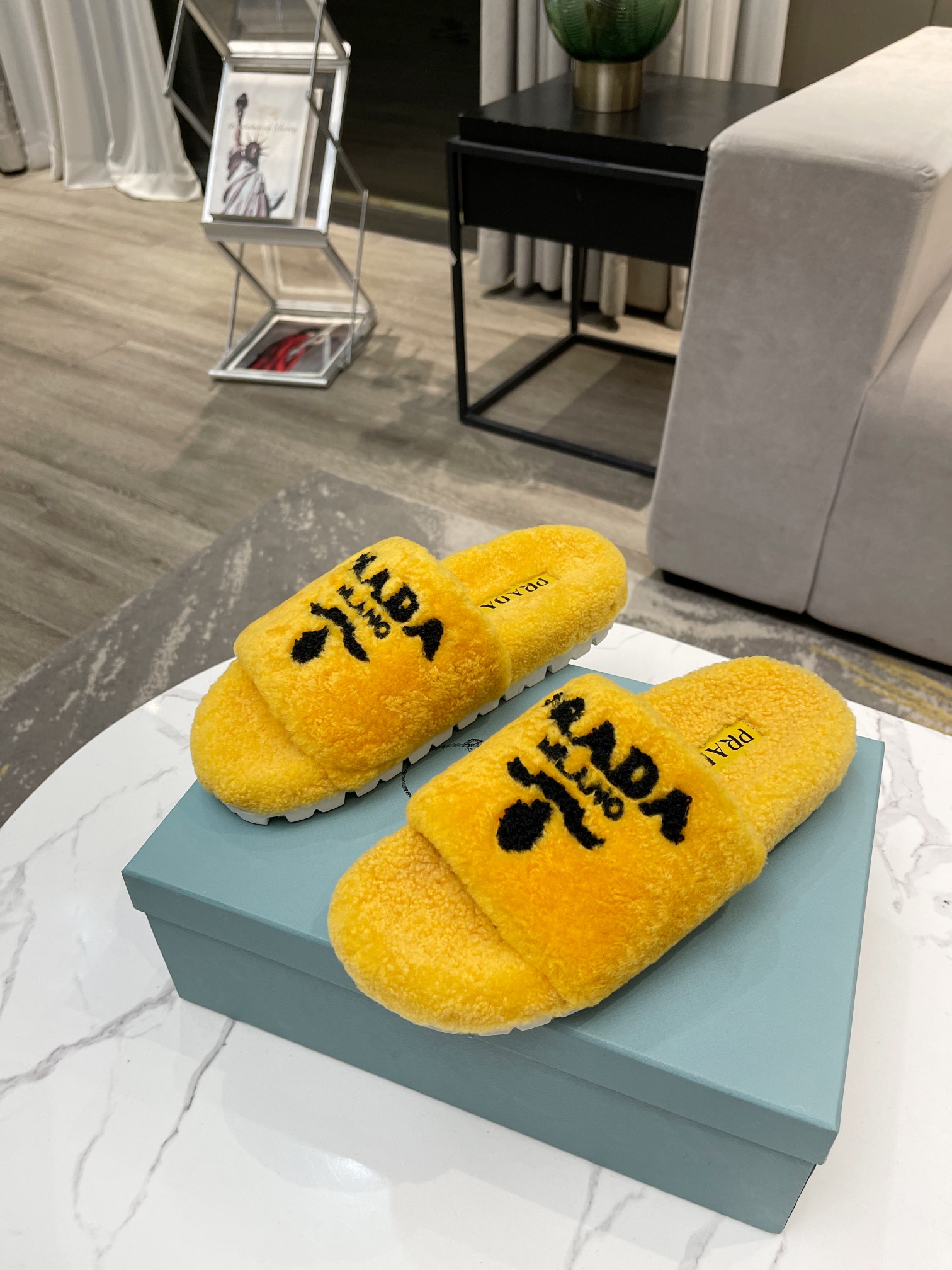 Prada Flat Sandals 7 - vstockx