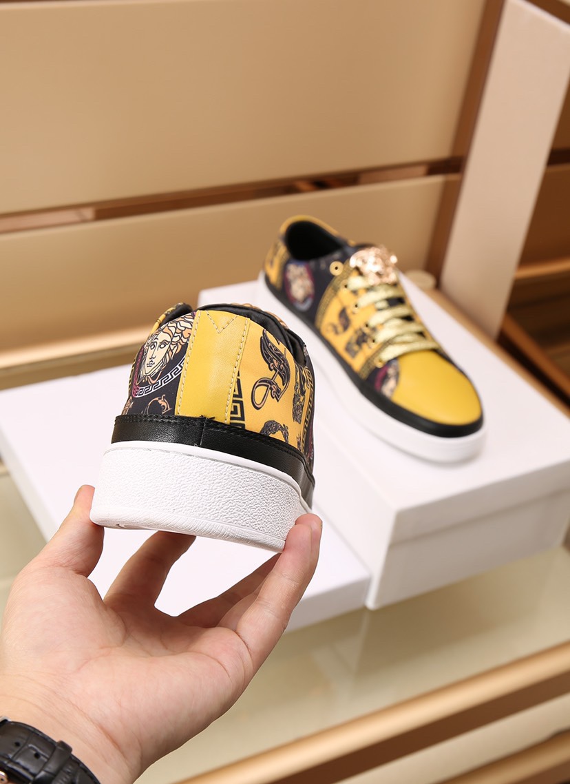 Versace Greca Sneaker 25 - vstockx