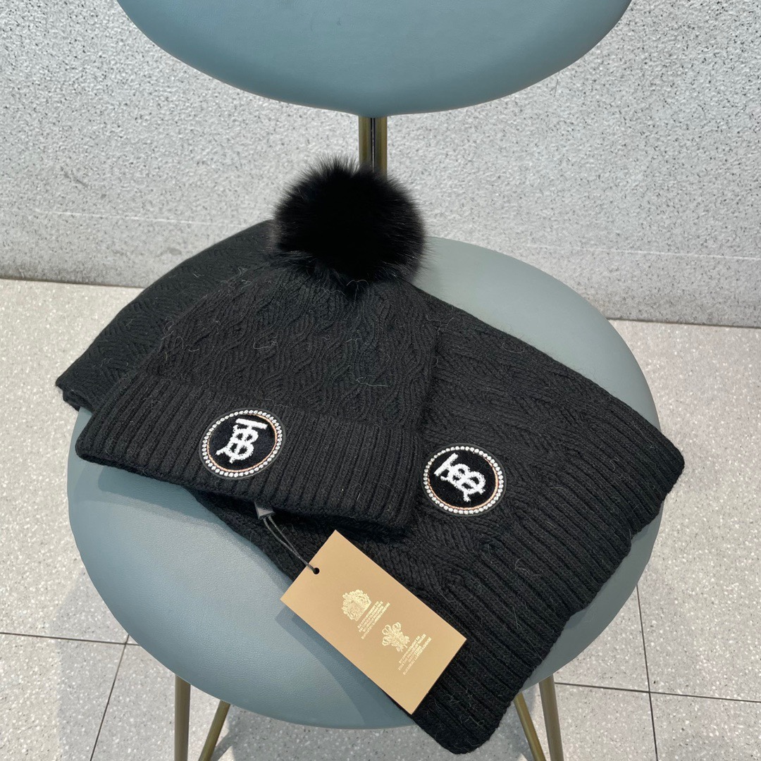 Hat & Scarf Burberry 2 - vstockx