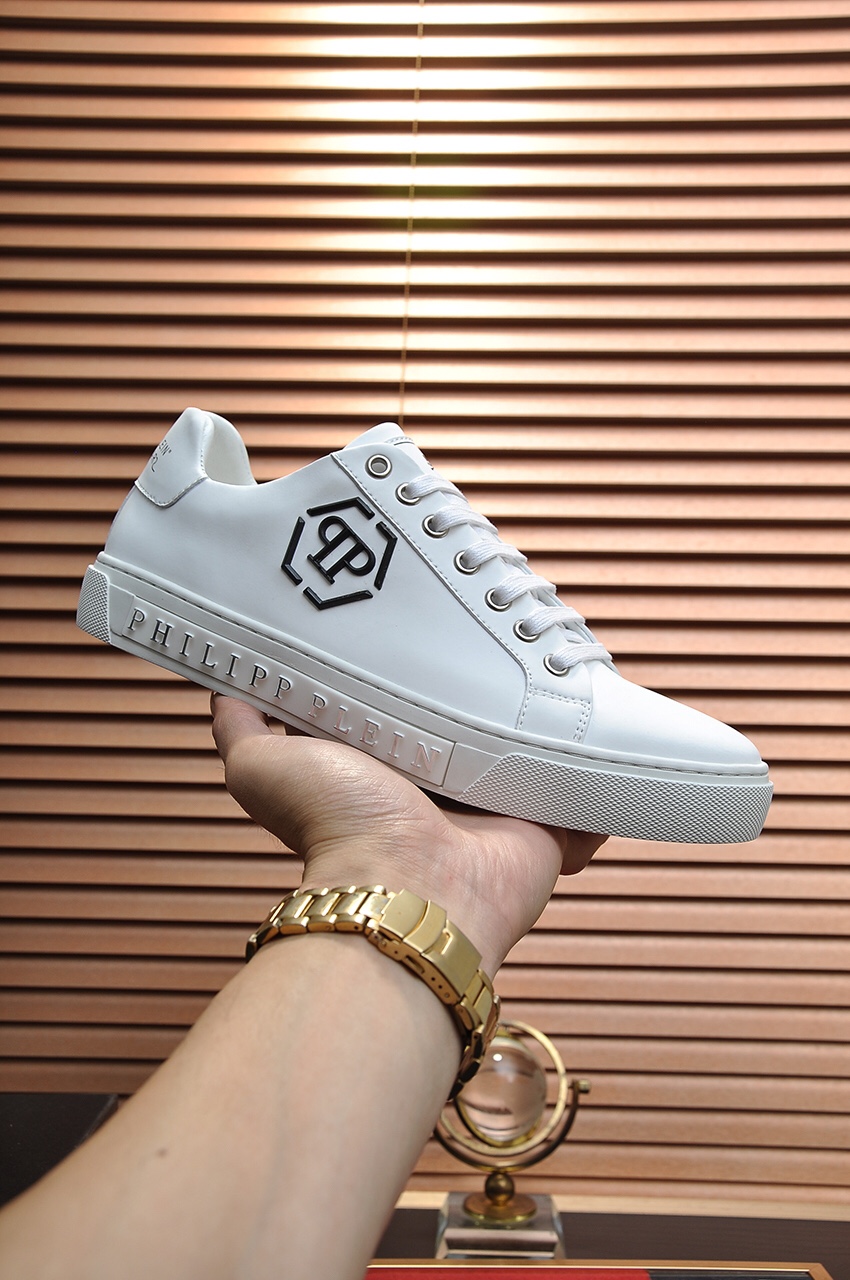 Philipp Plein Low Top Sneakers 4 - vstockx