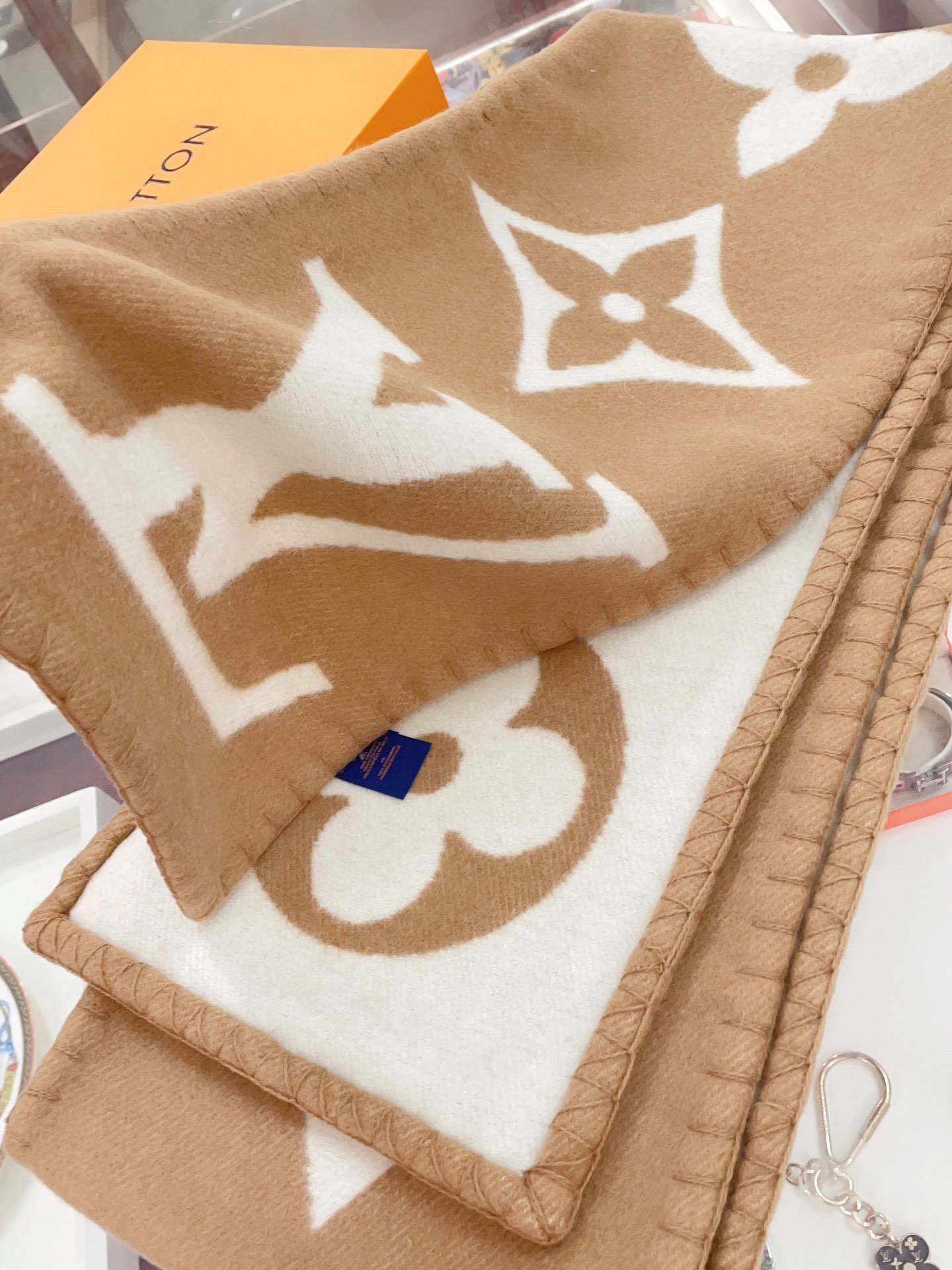 Streetwear Scarf LV 328765 SIZE:240*26cm - vstockx