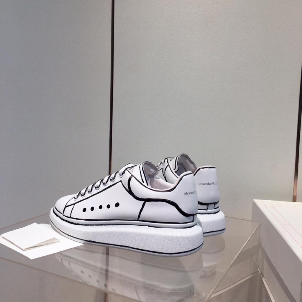 Alexander McQueen Oversized White Black Outline - vstockx