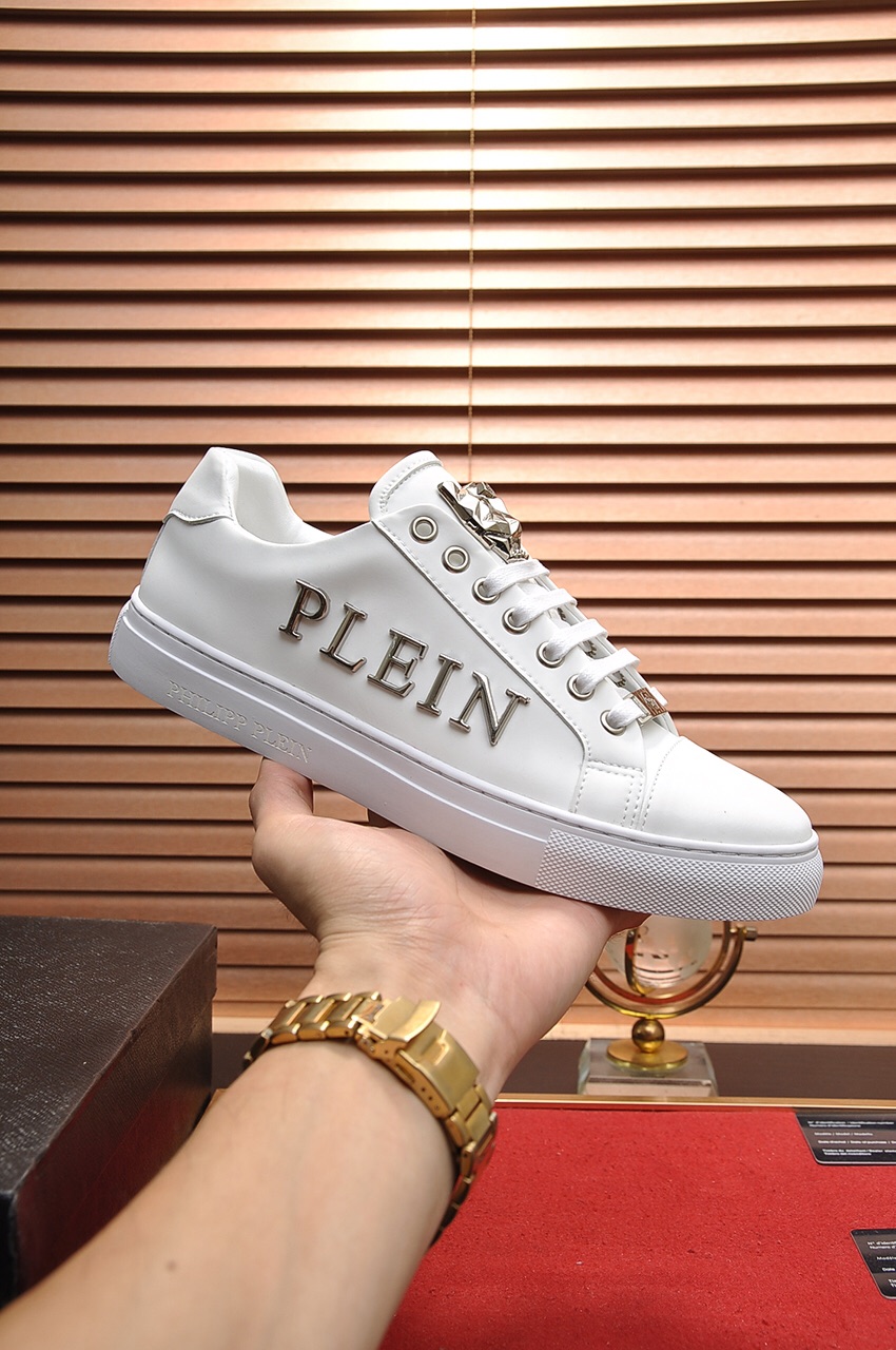 Philipp Plein Low Top Sneakers 11 - vstockx