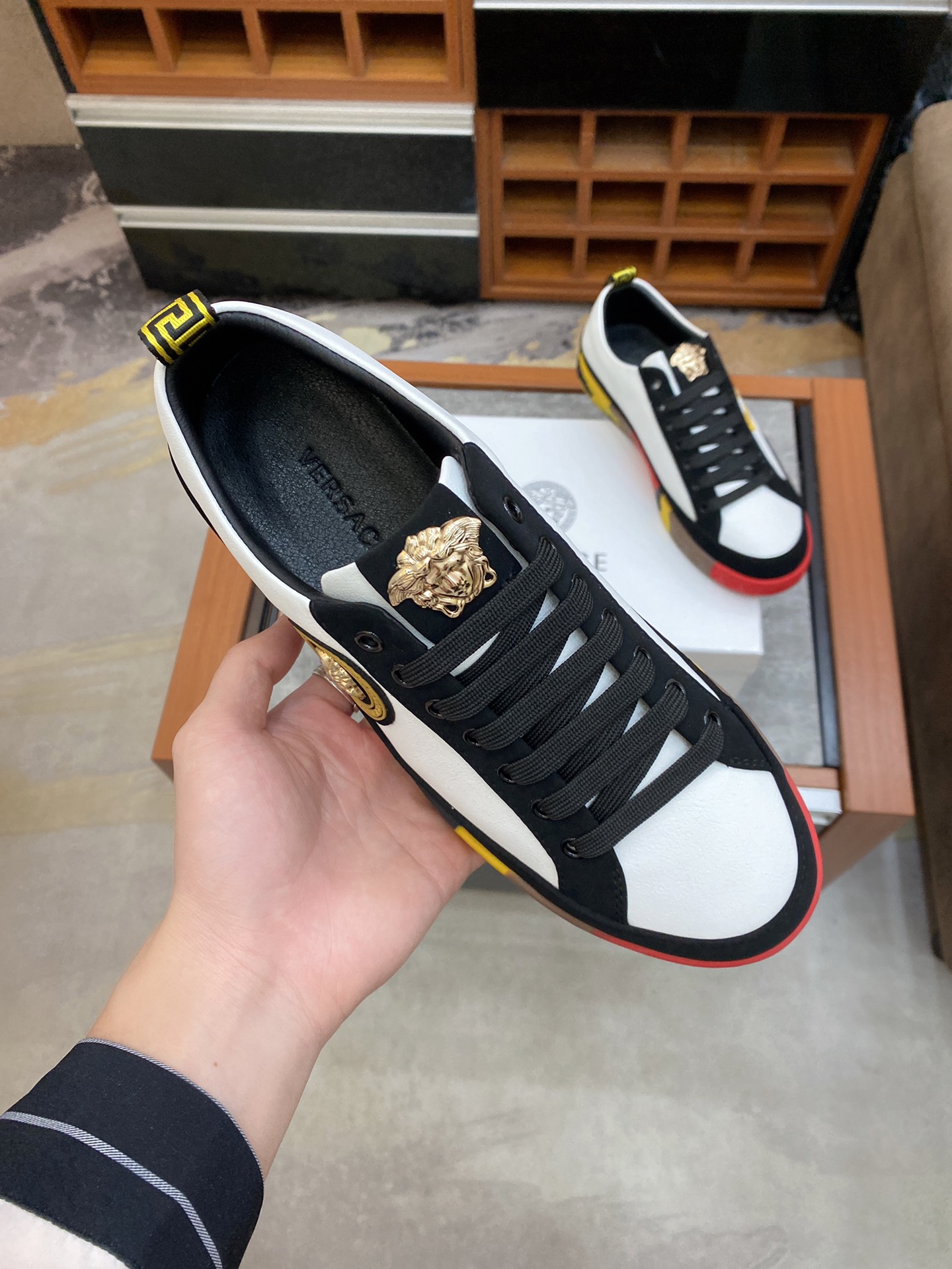 Versace Greca Sneaker 14 - vstockx