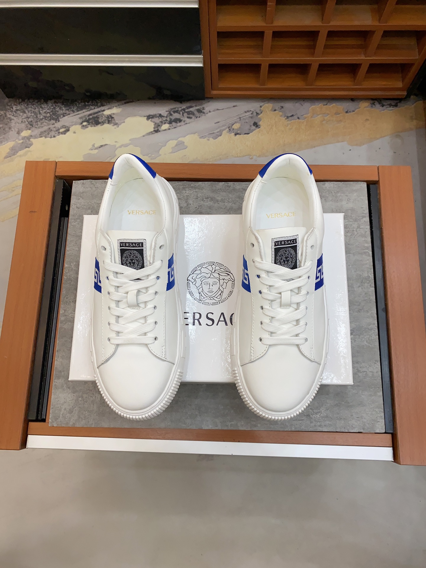 Versace Greca Sneaker 23 - vstockx