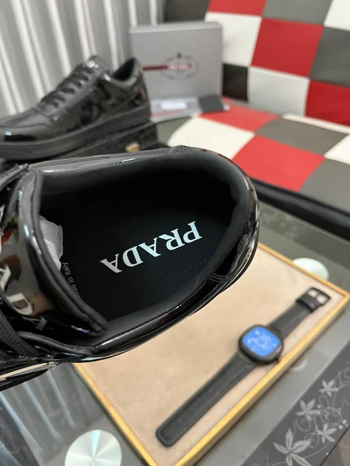 Prada Downtown patent leather sneakers Black - vstockx