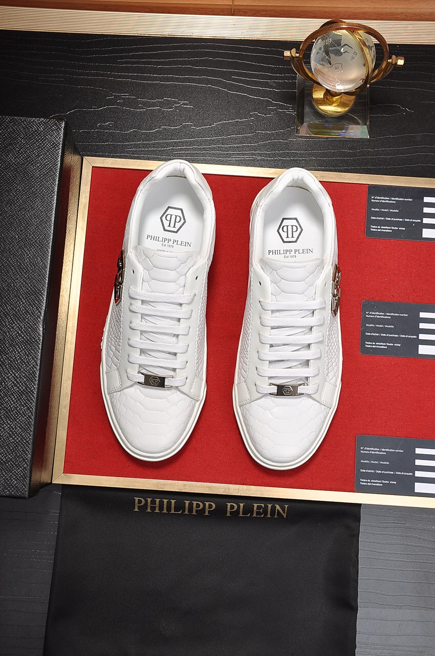Philipp Plein Low Top Sneakers 15 - vstockx