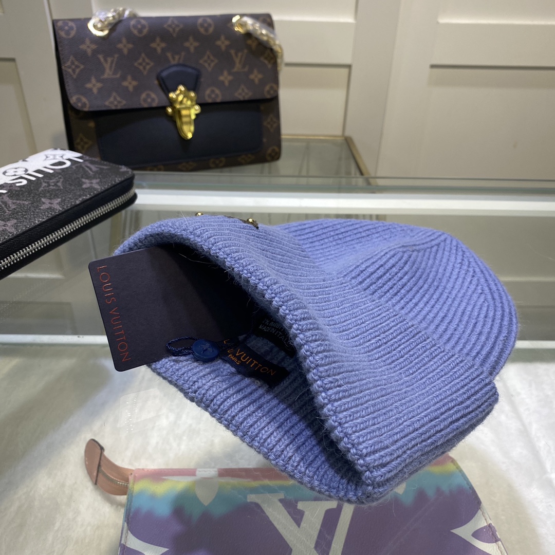 Hat & Scarf Louis Vuitton 3 - vstockx