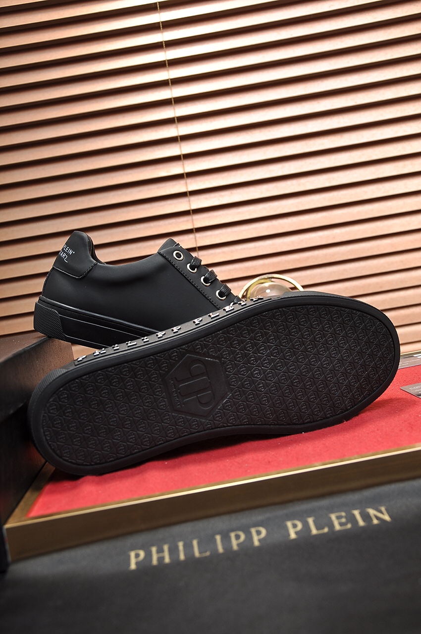 Philipp Plein Low Top Sneakers 5 - vstockx