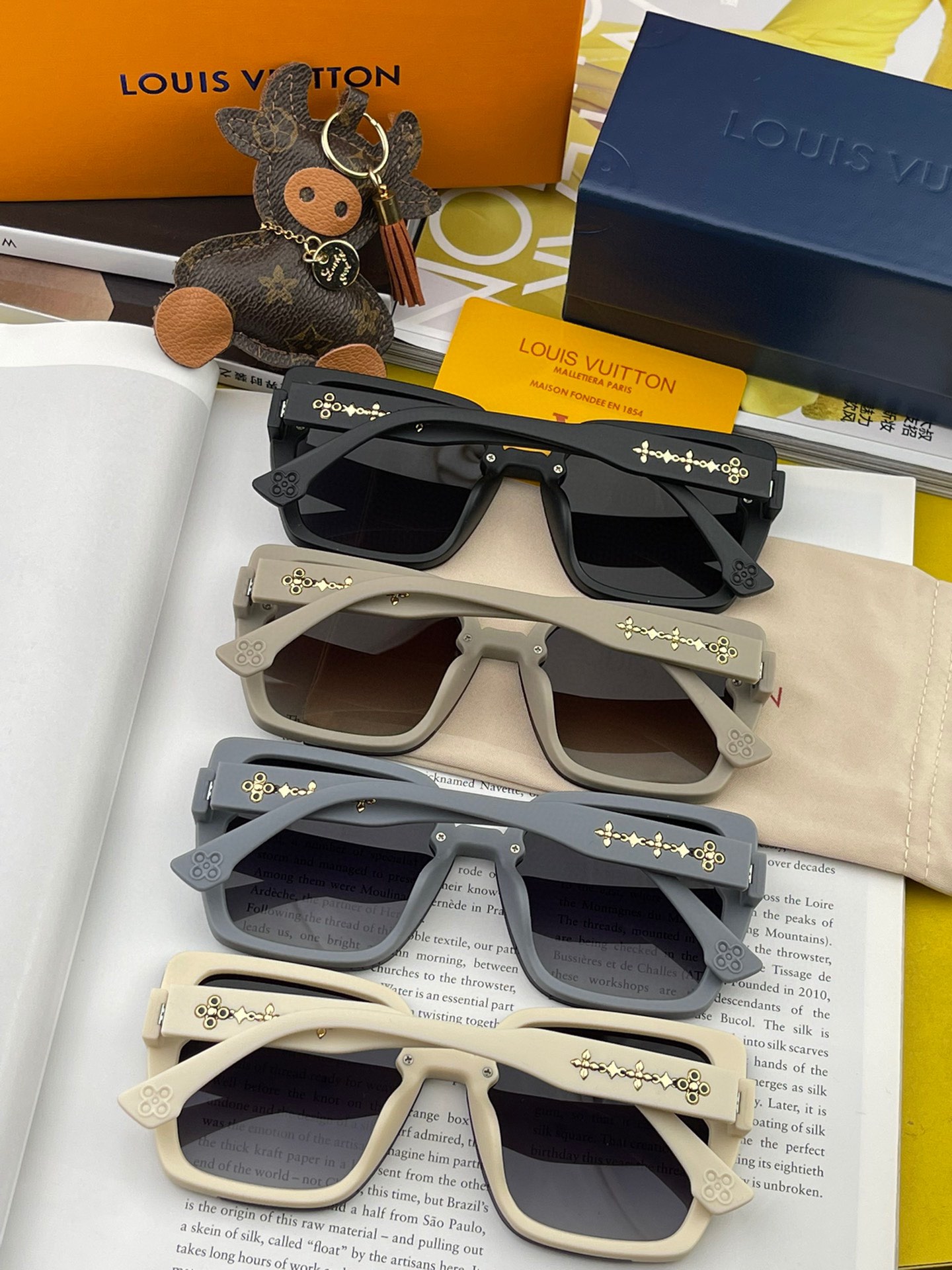 Sunglasses Louis Vuitton L1047 - vstockx