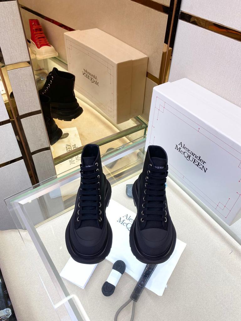 Alexander McQueen Tread Slick Lace Up Boot Black (W) - vstockx