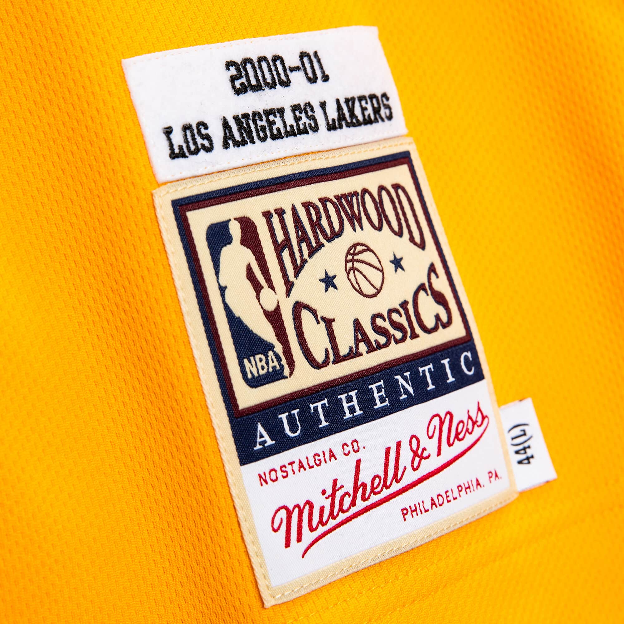 Authentic Los Angeles Lakers 2000-01 Shooting Shirt - vstockx