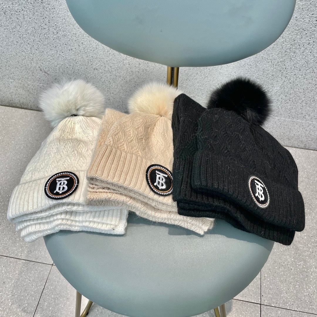 Hat & Scarf Burberry 2 - vstockx