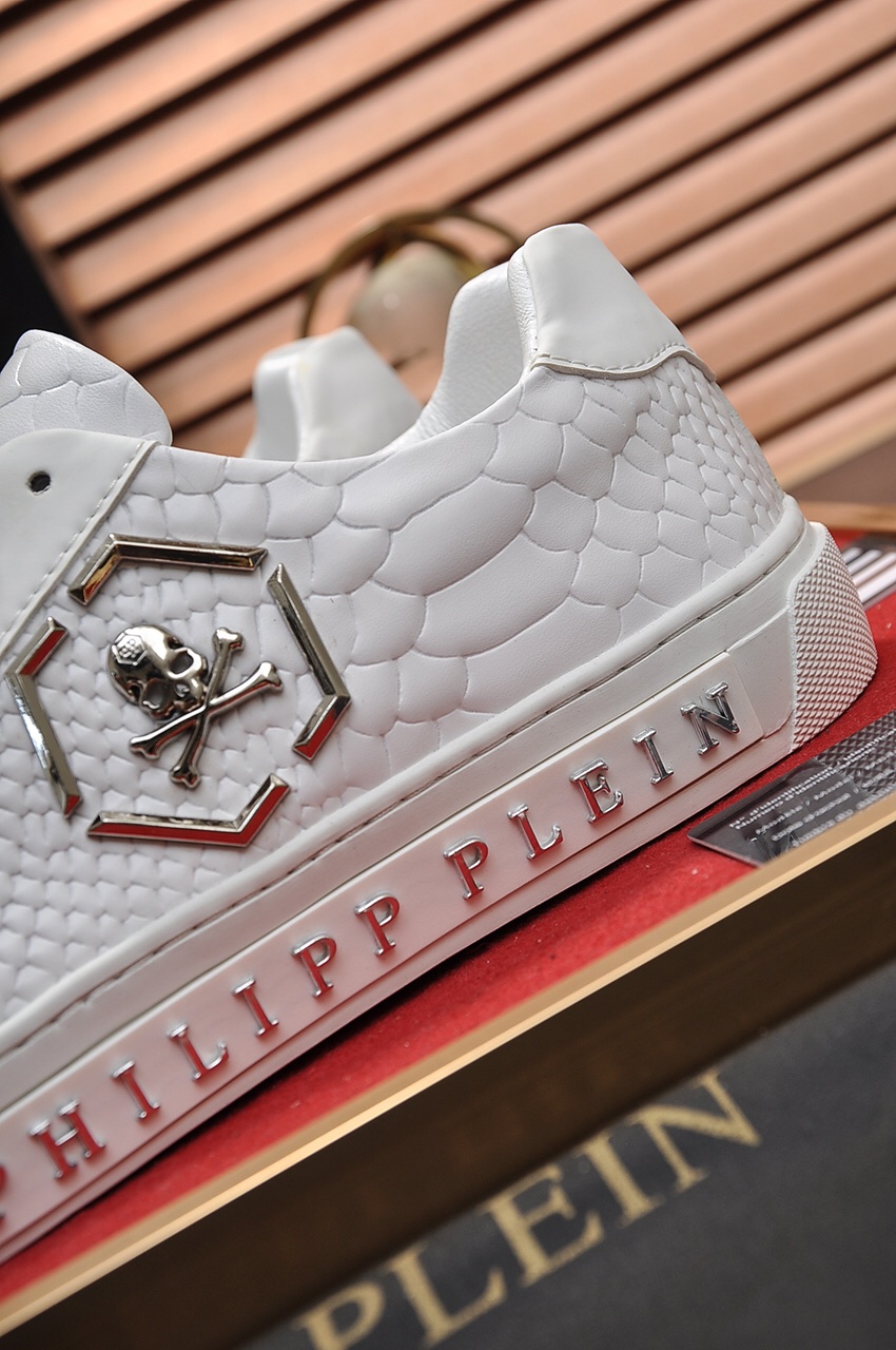 Philipp Plein Low Top Sneakers 15 - vstockx
