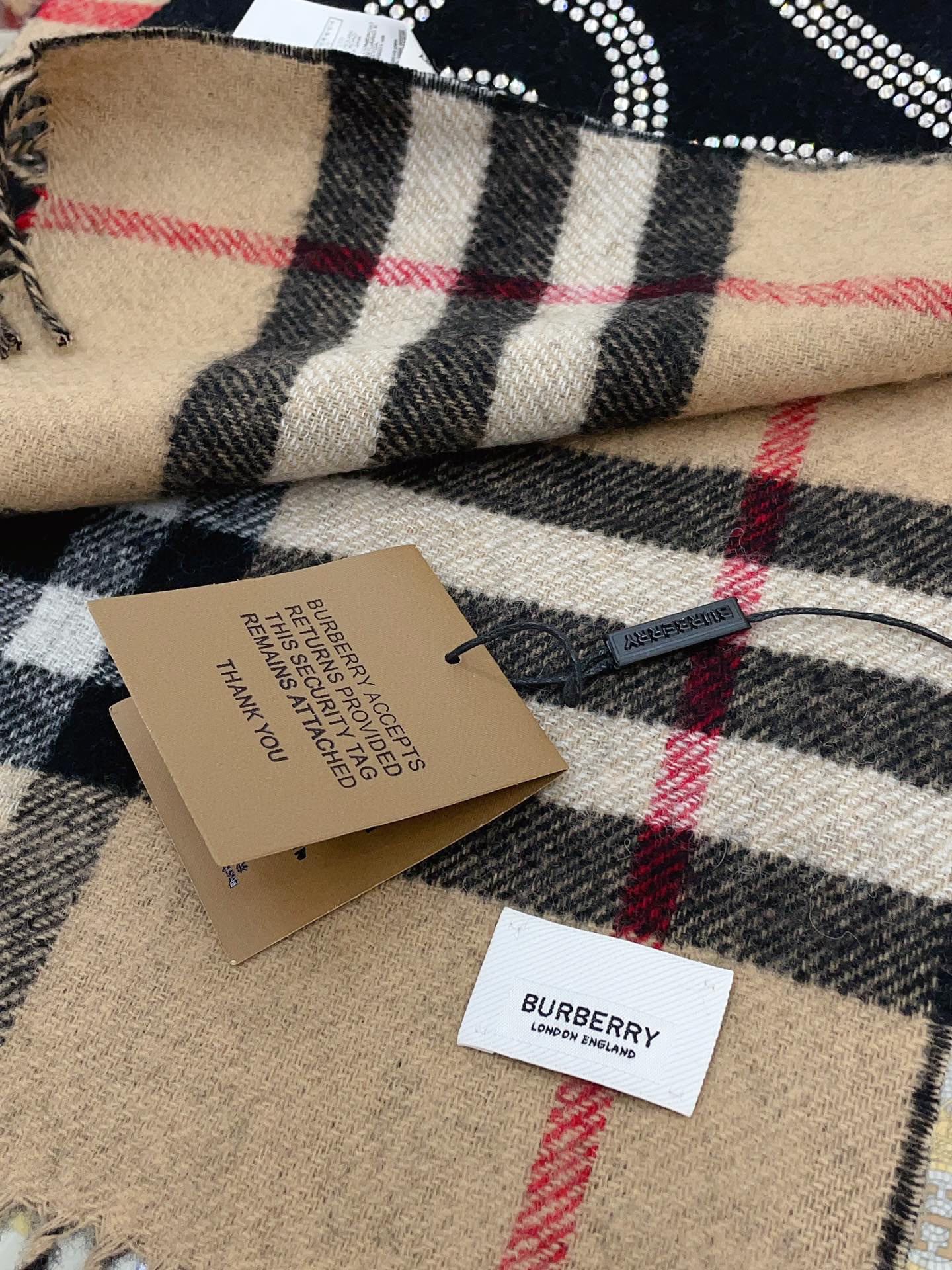 Streetwear Scarf Burberry 328860 SIZE:30*200cm - vstockx