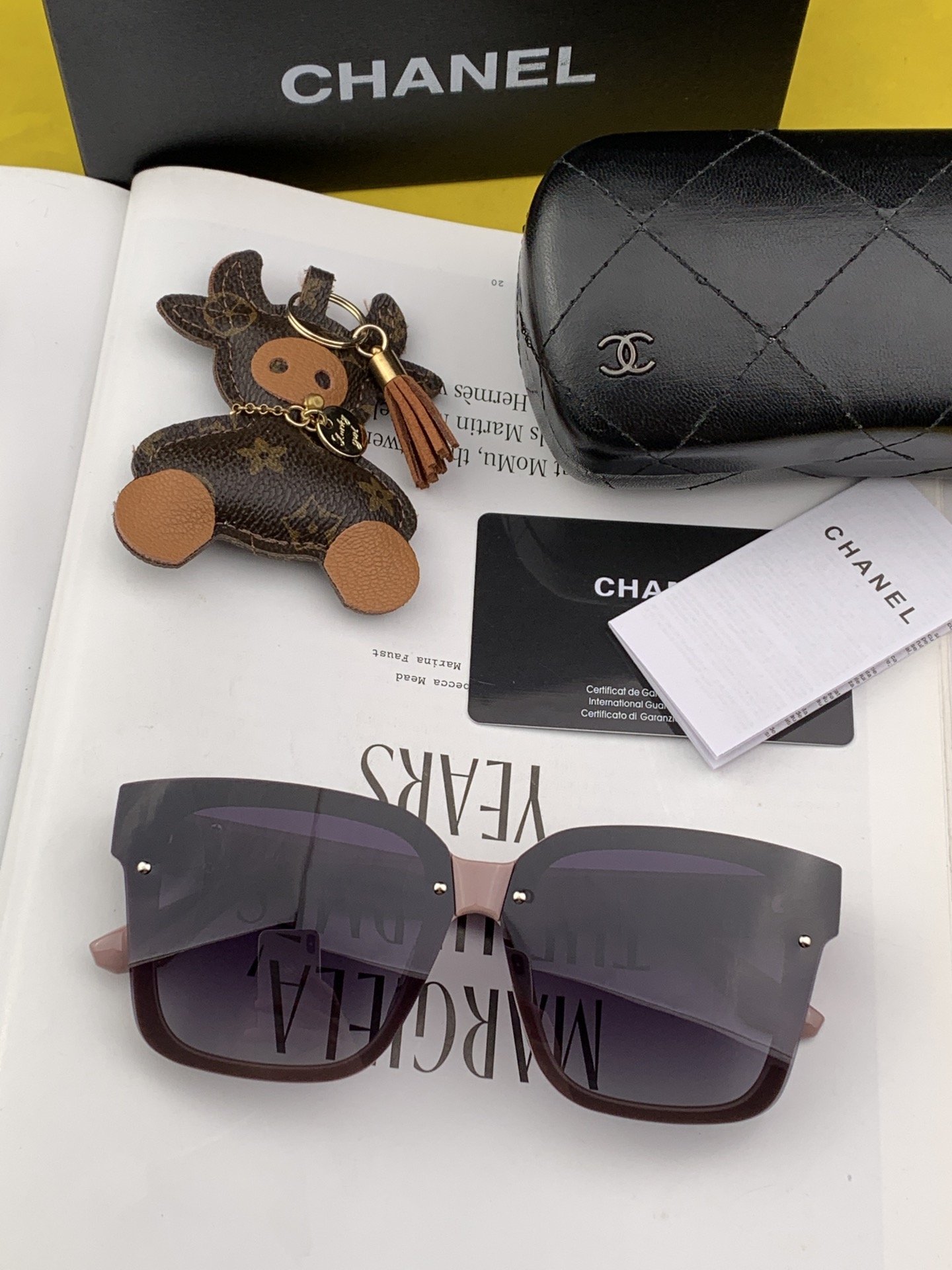 Sunglasses Chanel CH1244 - vstockx