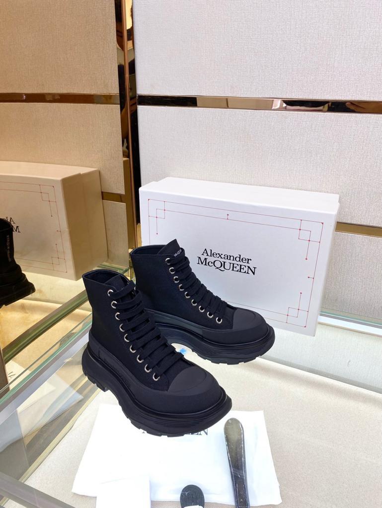 Alexander McQueen Tread Slick Lace Up Boot Black (W) - vstockx