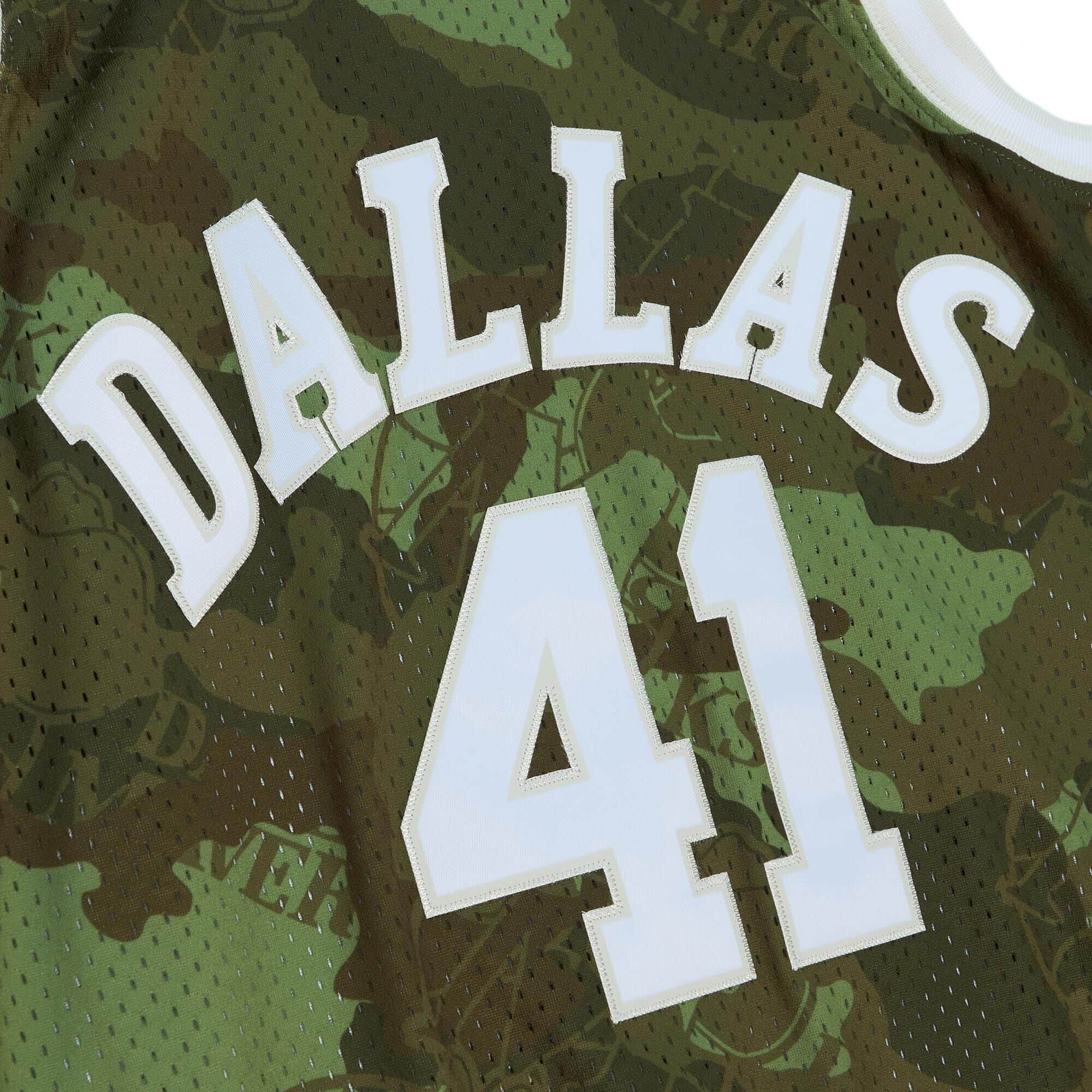 Ghost Green Camo Swingman Dirk Nowitzki Dallas Mavericks 1998-99 Jersey - vstockx