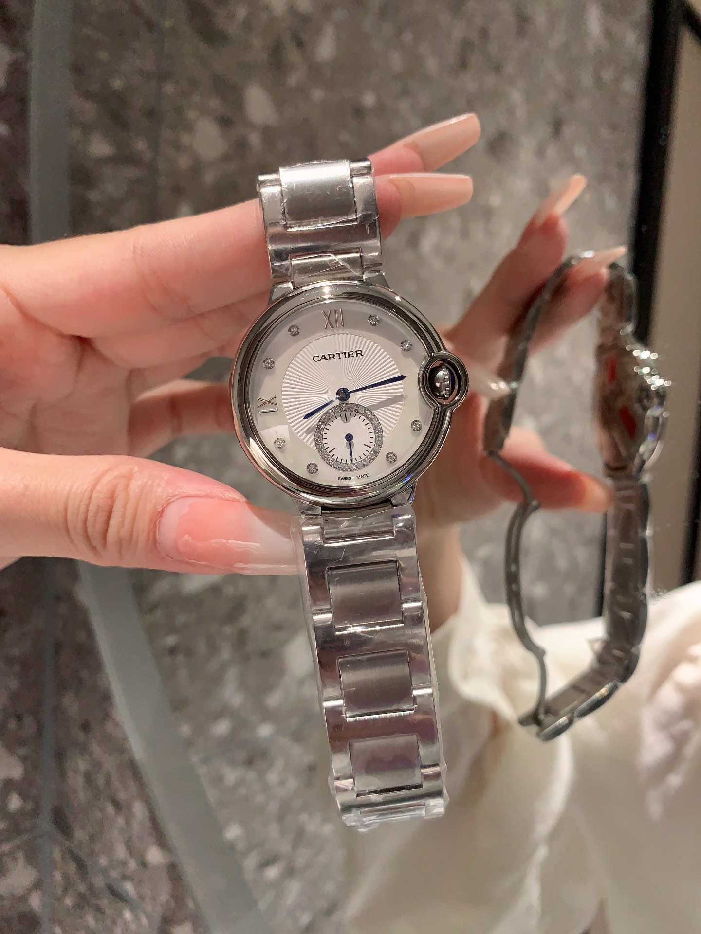 Watches Cartier 322110 size:33 mm - vstockx