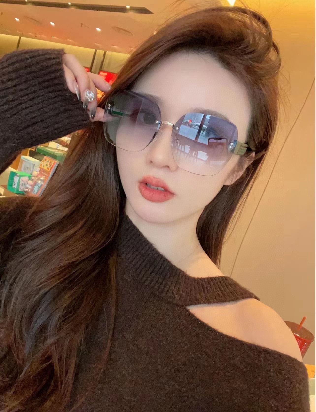 Sunglasses Fendi FD8220 - vstockx