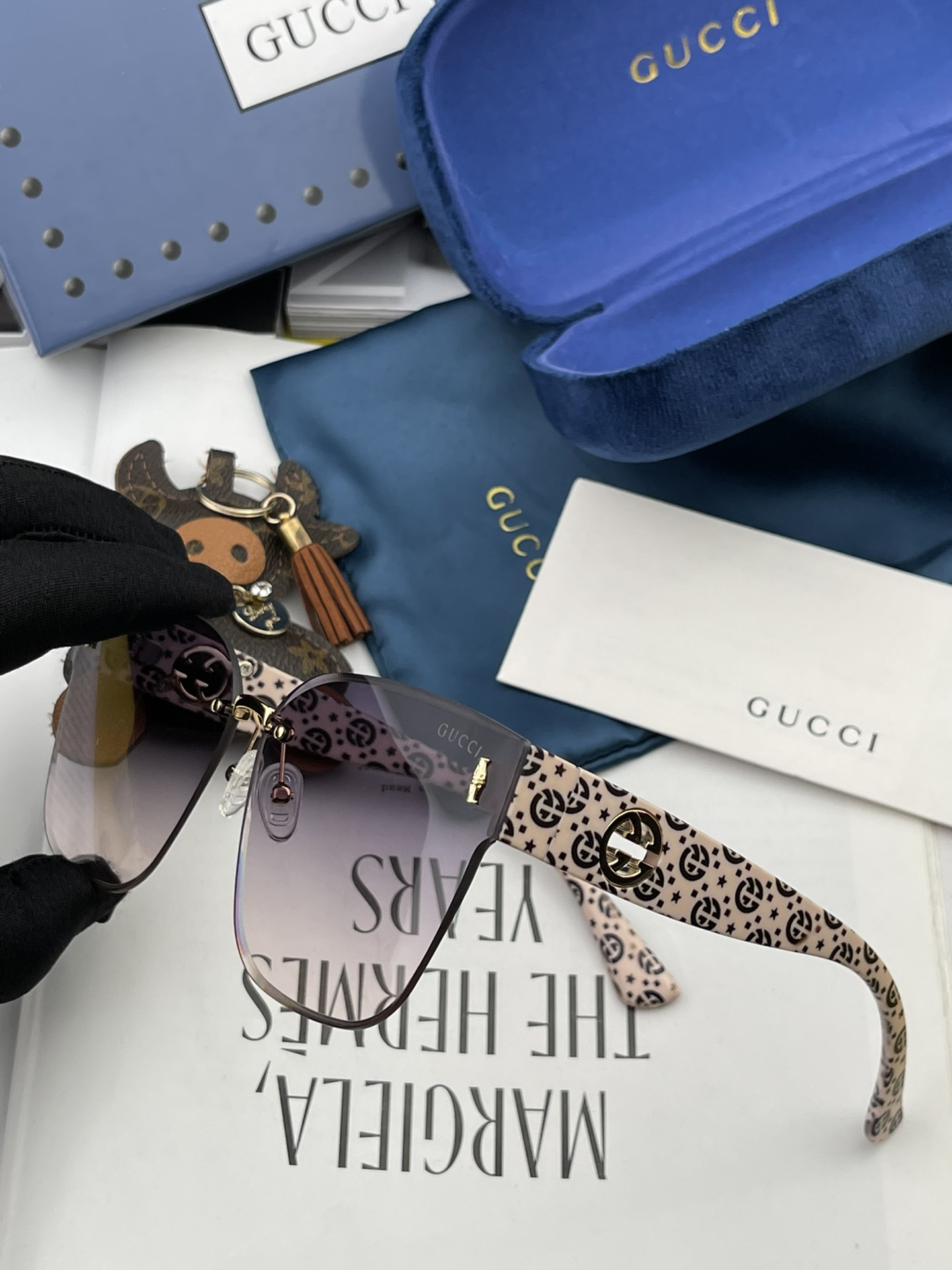 Sunglasses Gucci G5220 - vstockx